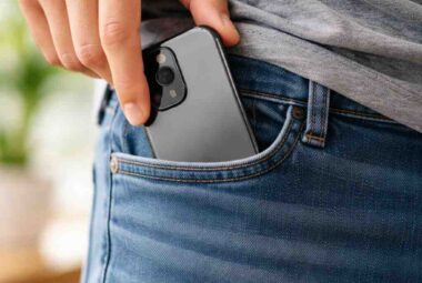 is it safe to carry phone in pocket